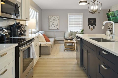 Kitchen (main floor)