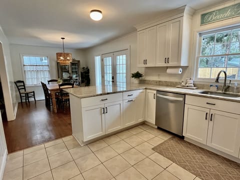 Fully equipped kitchen, opens to dining area and counter island with 3 stools