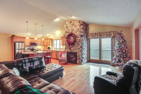 Howard Lake Vacation Rental | 3BR | 2BA | 4,000 Sq Ft | 3 Steps to Enter