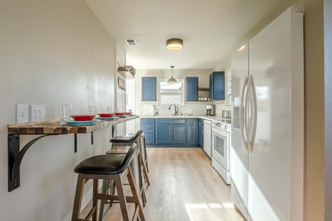 Whether you're prepping a meal or storing all your essentials, this beautifully designed space makes cooking and entertaining a breeze!