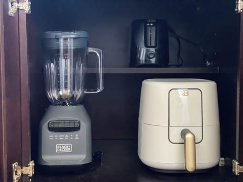Blender, toaster & air fryer.