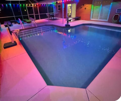 Private Festive Pool, Screened in Lanai,steps with handrails, Pool bench seat.