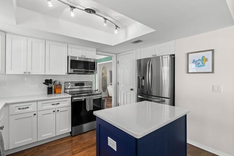 Calling all foodies (and midnight snackers)! Our kitchen is fully stocked and ready for everything—from pancake breakfasts to late-night pizza parties. Cook, eat, repeat.