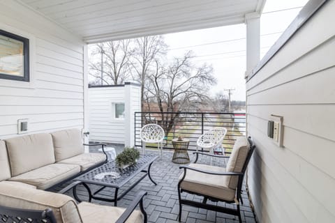 Balcony with a breeze

