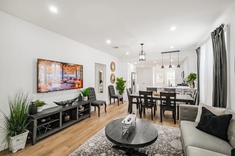Unwind in the open-concept living room, featuring a sofa, smart TV, and a cozy reading nook. Ideal for gatherings, with board games and ample seating, creating a welcoming space for everyone to relax and connect.