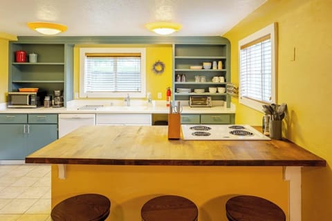 Cheerful kitchen with eat in bar. Fully stocked with cooks needs.