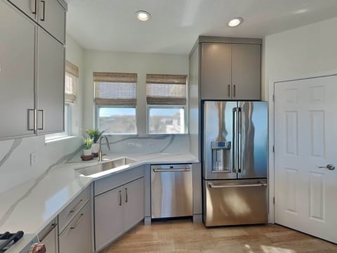 Fully Equipped Chef's Kitchen with Stainless Steel Appliances