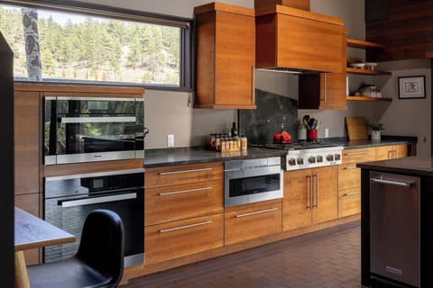 Large, modern kitchen