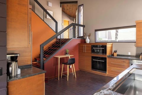 Entryway leads to kitchen