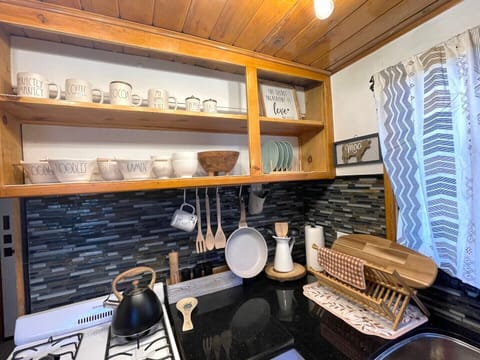 Kitchen
Everything you need to cook comfortably is there.