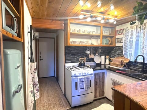 Kitchen
Everything you need to cook comfortably is there.