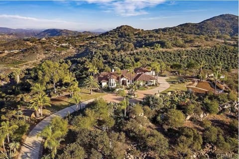 Stunning property with 360-degree mountain views and lots of privacy!