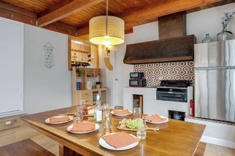 Spacious countertop and barstool seating.
