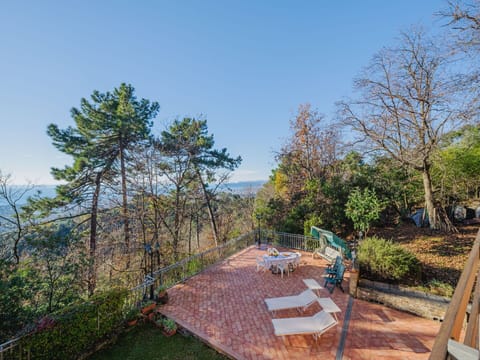 Apartment, Residential Area, Condominium, Commercial Building, Mixed-Use, Parking, Family Car, Balcony, Brutalist Architecture