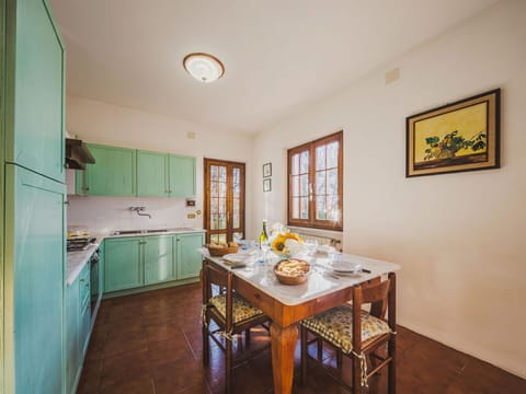 Interior Design, Flooring, Wood, Furniture, Ceiling, Floor, Kitchen, Room, Countertop, Lighting