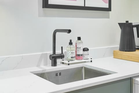 Hovera Cottage, Windermere - Host & Stay