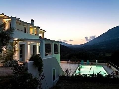 Welcome to the exquisite Villa Zephyros, in Kefalonia!