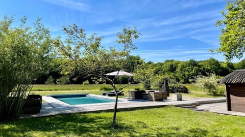 La Piscine chauffée 10x4m partagée avec La Petite Charbonnière