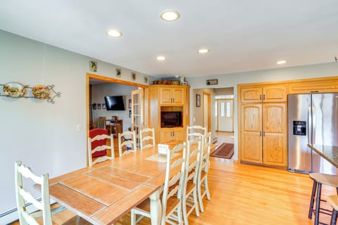 Additional Dining Area | 1st Floor | Smart TV