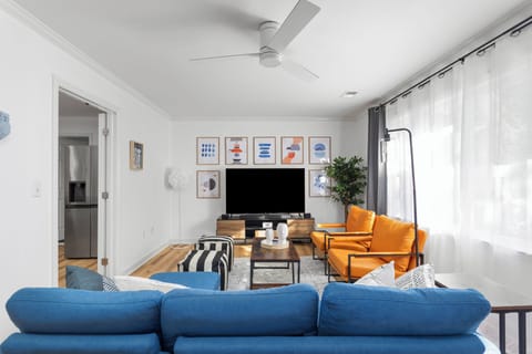 Spacious living room, central air conditioning for the entire house