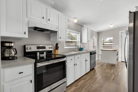 Large kitchen with tons of counter space!