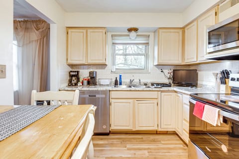 Kitchen | Refrigerator | Main Level