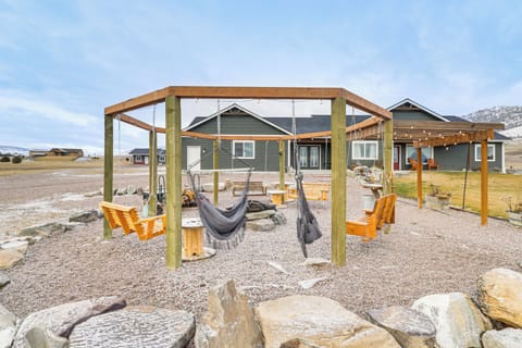 Elmo Vacation Rental | 2BR | 1BA | 980 Sq Ft | Step-Free Access