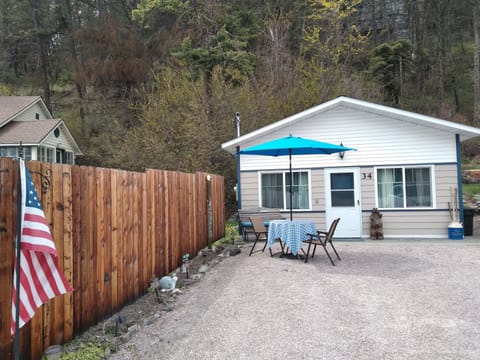 The Cottage:  Off Street Parking