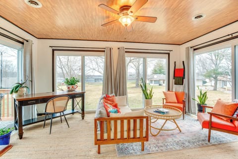 Blue Springs Vacation Rental | 2BR | 2BA | 1,380 Sq Ft | 1 Step to Enter