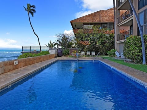 Ocean front pool