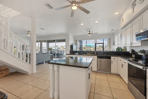 Bright, fully-equipped kitchen