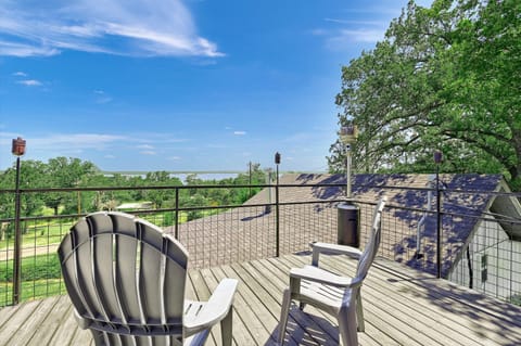 North facing balcony with a invigorating view of  Lake Texoma 