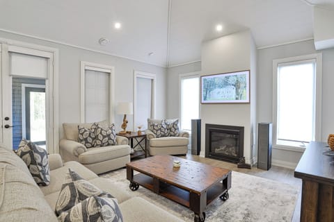 Caledonia Family Room (1)