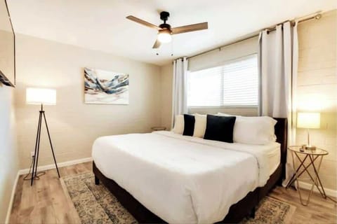 Guest Bedroom 1 with 43'' smart tv 