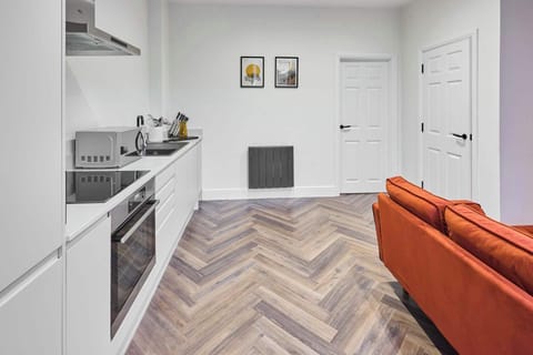 Apartment 1, Upton House, Northampton - Host & Stay