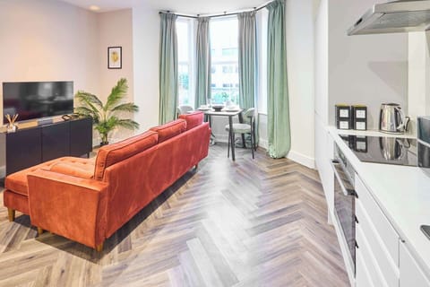 Apartment 1, Upton House, Northampton - Host & Stay