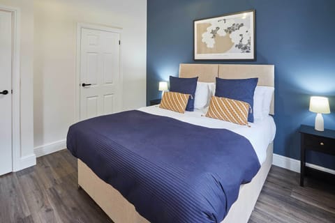 Apartment 3, Upton House, Northampton - Host & Stay