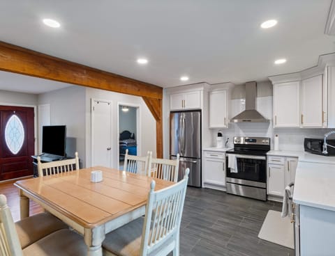 Make mealtime memories together at the dining table, seating 6