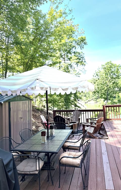 Outdoor dining overlooking the lake