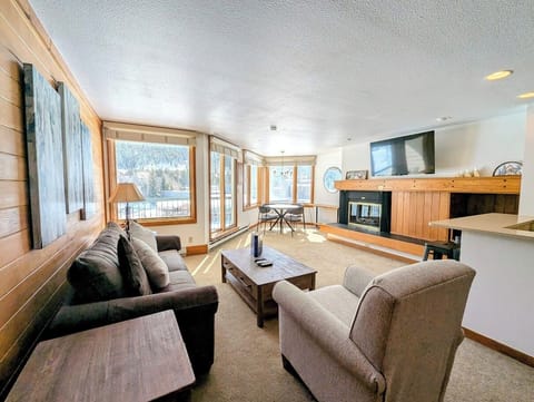 Studio Condo with Incredible Keystone Lake Views!
