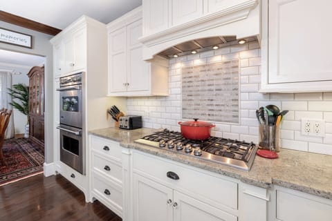 6 burner gas Viking cooktop
