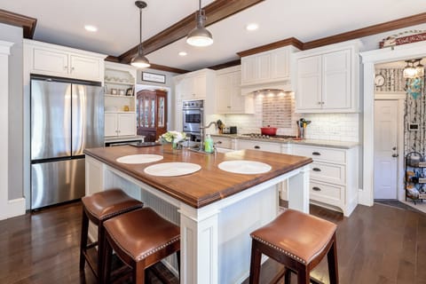 Kitchen island - 4 stools (only 3 pictured)
