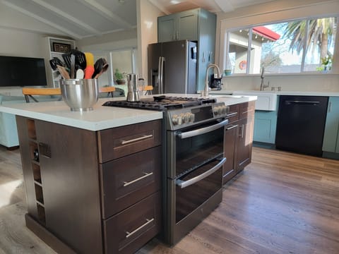 Kitchen double oven and dishwasher