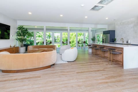 The Dogwood- Common Lounge - Seating Area