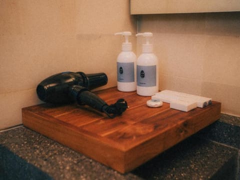 Bathroom amenities