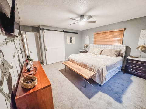 Master- main floor king bed