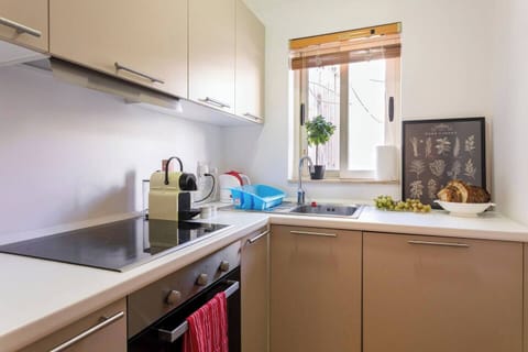 B3225624 37d2 47f5 9d9b 667b2a7a8339