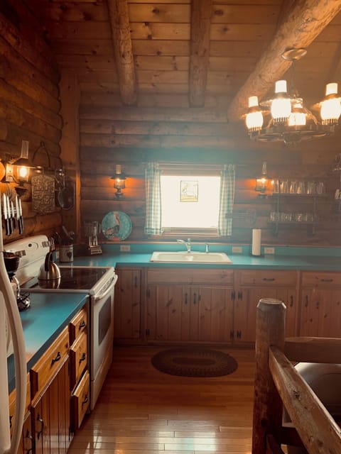 You'll even have a view of the lake while doing the dishes.