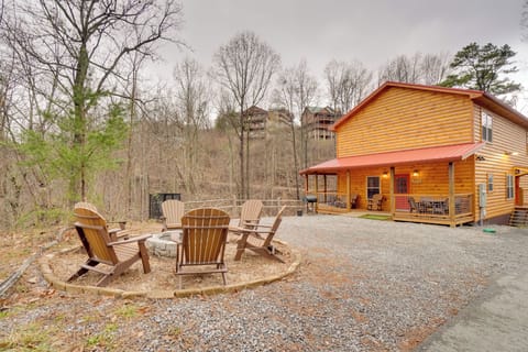 Sevierville Vacation Rental | 4BR | 3.5BA | 2,100 Sq Ft | Step-Free Entry