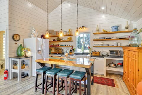 Kitchen | Cooking Basics Supplied | Main Floor